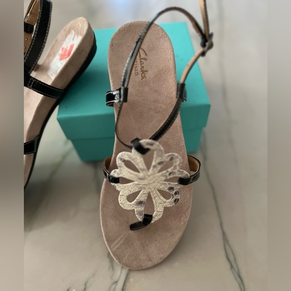 Clarks Artisan  Sandals Sz 7 NWT - Picture 2 of 12